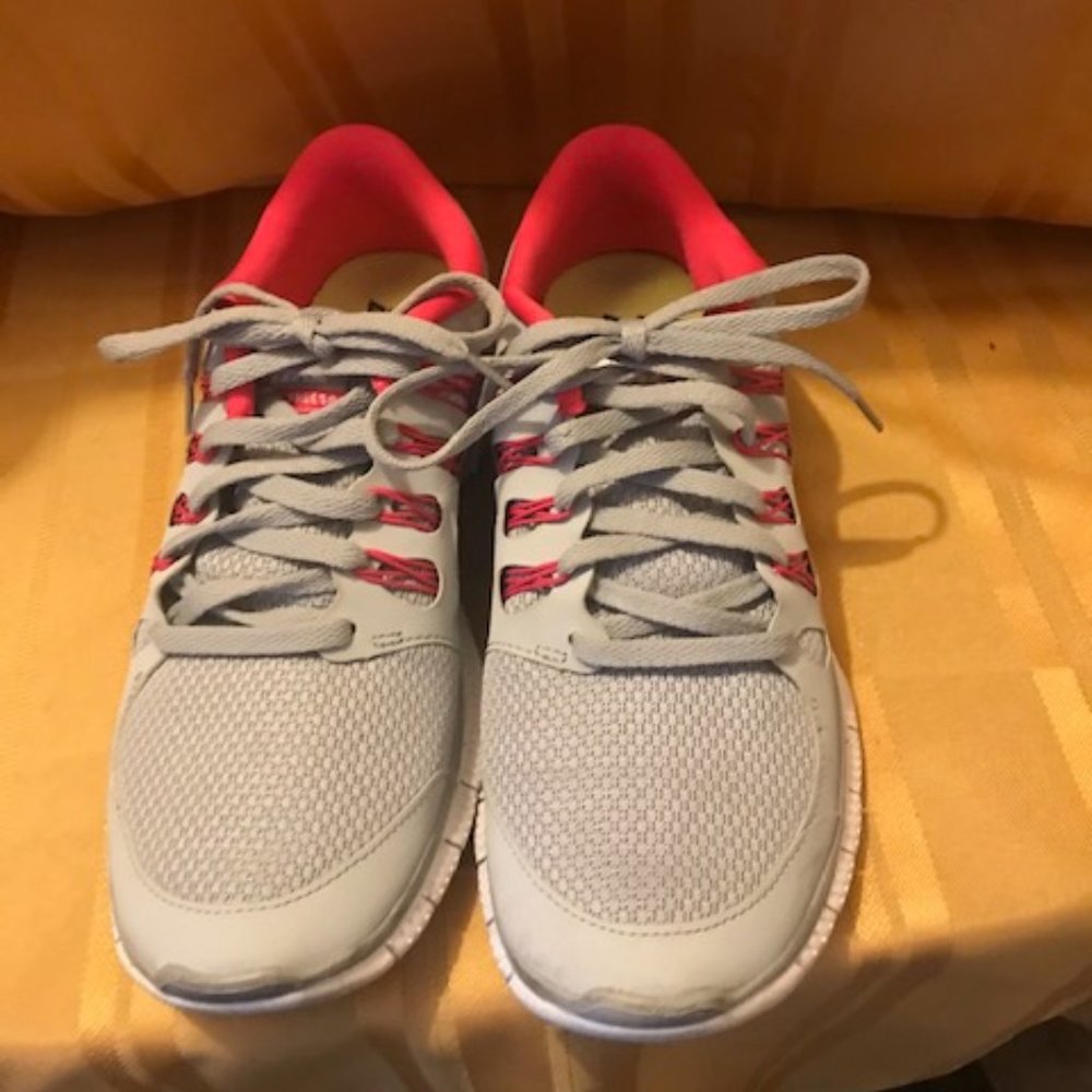 Nike Woman's Free Flexible Running Shoe Grey/Pink